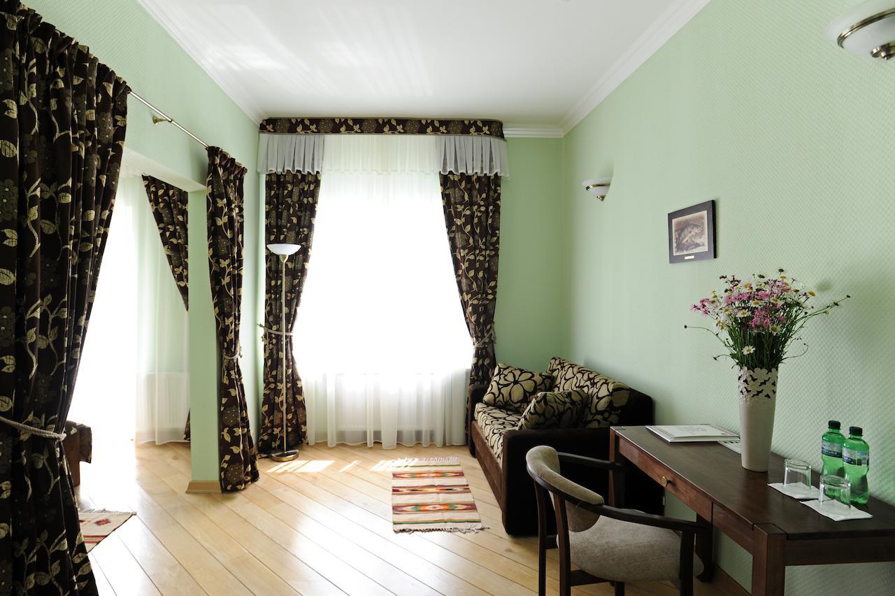 Zolota Forel Hotel Korostov Pokoj fotografie