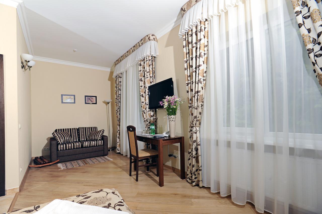 Zolota Forel Hotel Korostov Pokoj fotografie