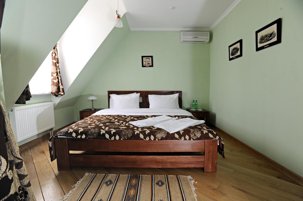 Zolota Forel Hotel Korostov Pokoj fotografie